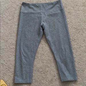 Light gray cropped workout pants